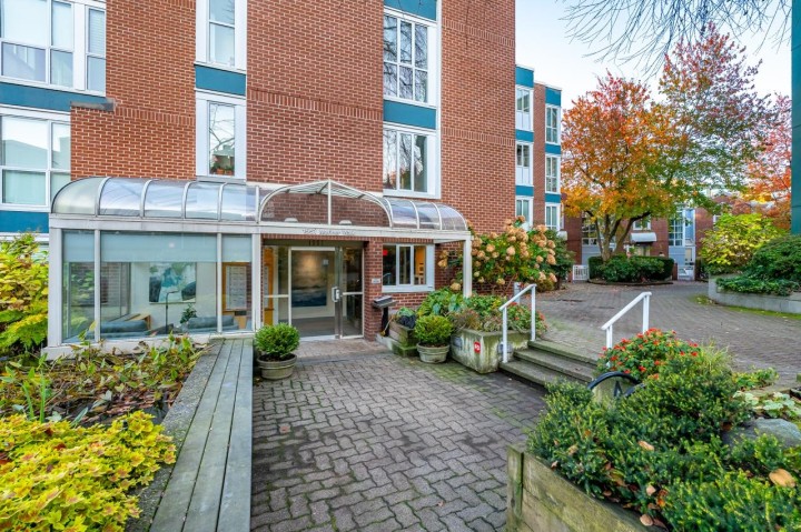 Photo 4 at 204 - 1551 Mariner Walk, False Creek, Vancouver West