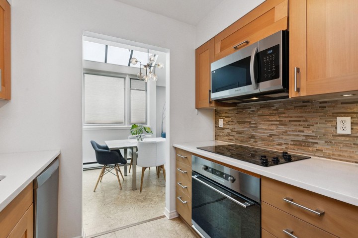 Photo 7 at 202 - 1633 Yew Street, Kitsilano, Vancouver West