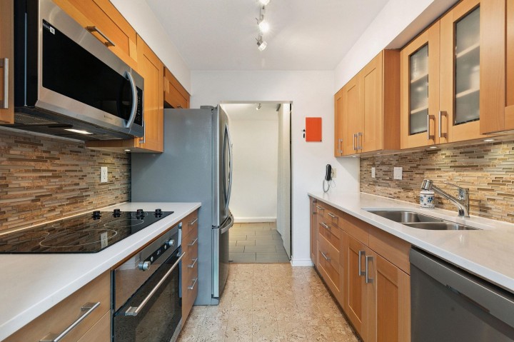 Photo 5 at 202 - 1633 Yew Street, Kitsilano, Vancouver West