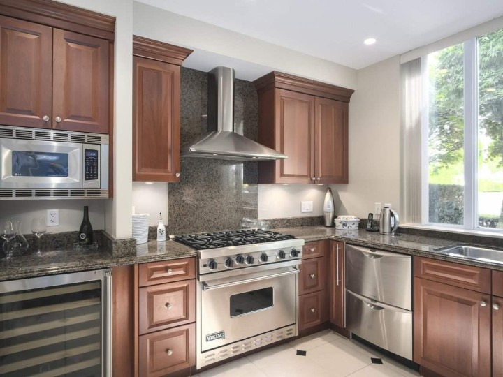 Photo 10 at 410 Beach Crescent, Yaletown, Vancouver West