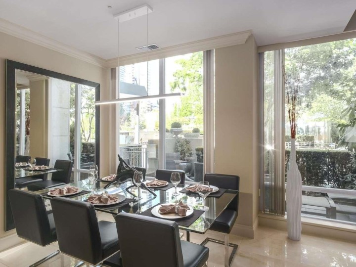 Photo 8 at 410 Beach Crescent, Yaletown, Vancouver West