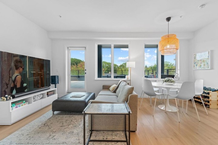 Photo 2 at 504 - 2450 Garden Drive, Grandview Woodland, Vancouver East