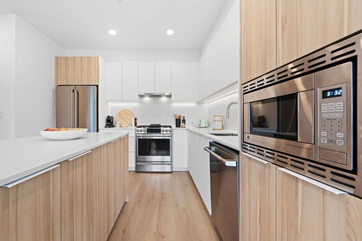 Photo 6 at 504 - 2450 Garden Drive, Grandview Woodland, Vancouver East