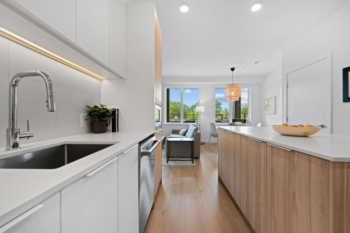 Photo 12 at 504 - 2450 Garden Drive, Grandview Woodland, Vancouver East