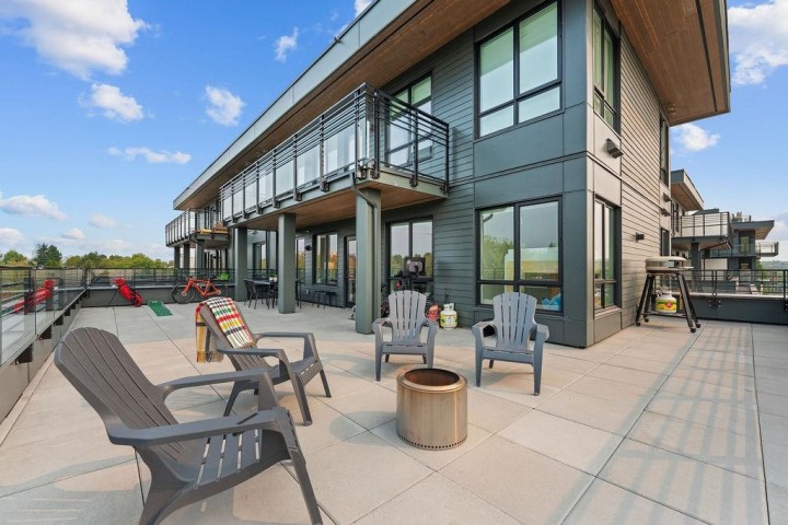 Photo 3 at 504 - 2450 Garden Drive, Grandview Woodland, Vancouver East