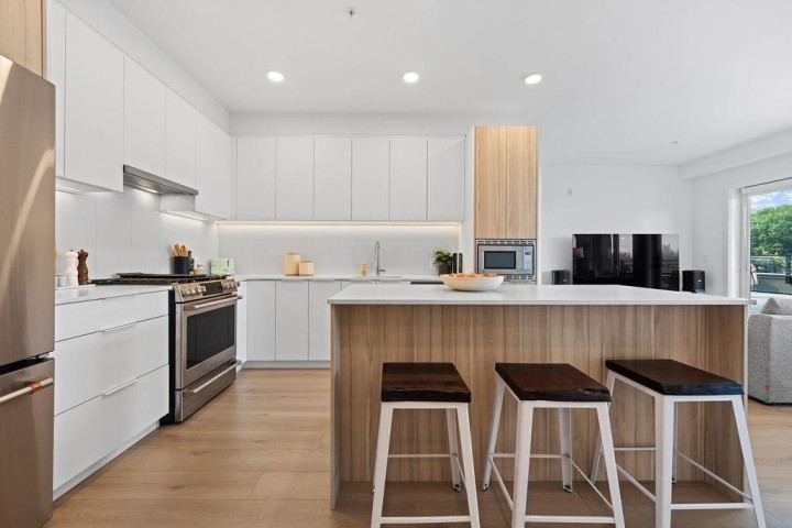 Photo 1 at 504 - 2450 Garden Drive, Grandview Woodland, Vancouver East