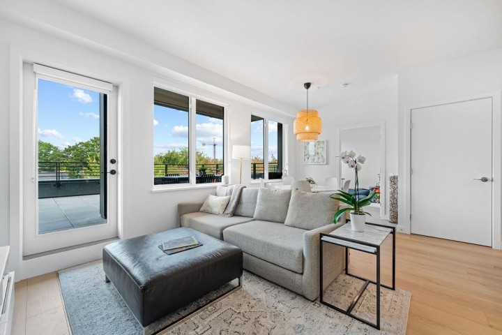 Photo 5 at 504 - 2450 Garden Drive, Grandview Woodland, Vancouver East