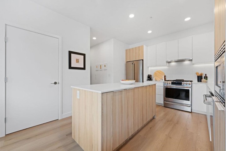 Photo 9 at 504 - 2450 Garden Drive, Grandview Woodland, Vancouver East