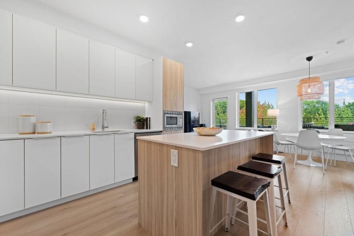 Photo 11 at 504 - 2450 Garden Drive, Grandview Woodland, Vancouver East