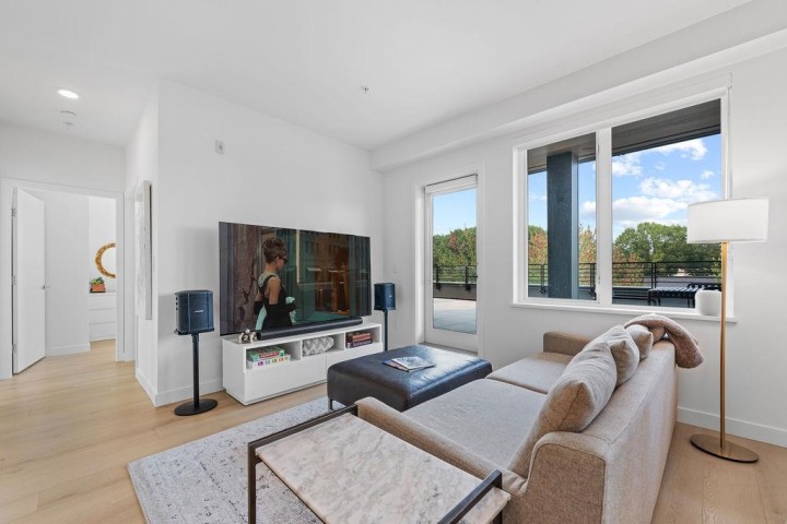 Photo 4 at 504 - 2450 Garden Drive, Grandview Woodland, Vancouver East