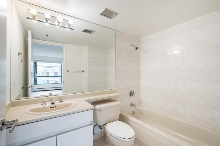 Photo 23 at 706 - 289 Drake Street, Yaletown, Vancouver West