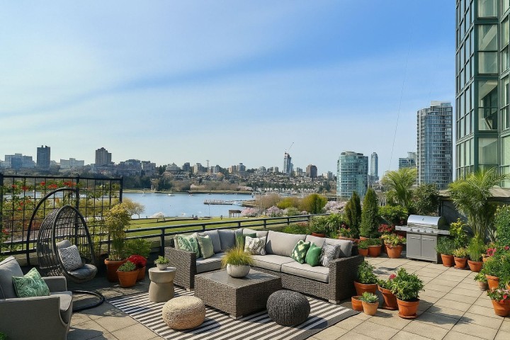 Photo 2 at 706 - 289 Drake Street, Yaletown, Vancouver West