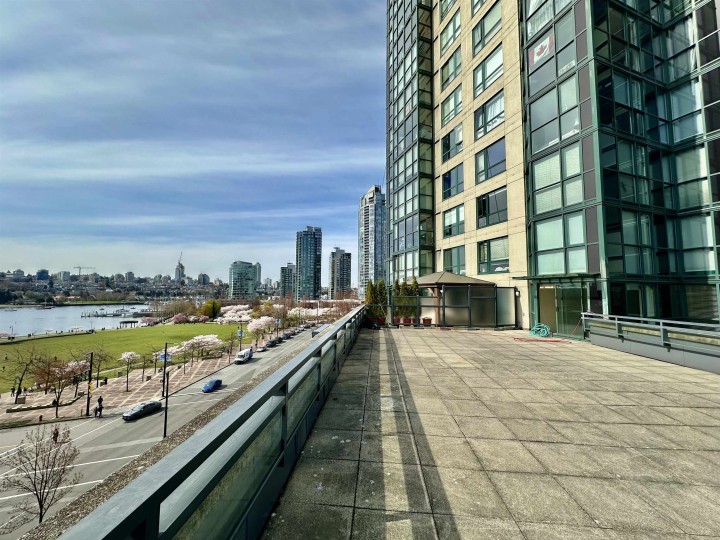 Photo 6 at 706 - 289 Drake Street, Yaletown, Vancouver West