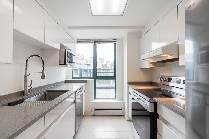 Photo 17 at 706 - 289 Drake Street, Yaletown, Vancouver West