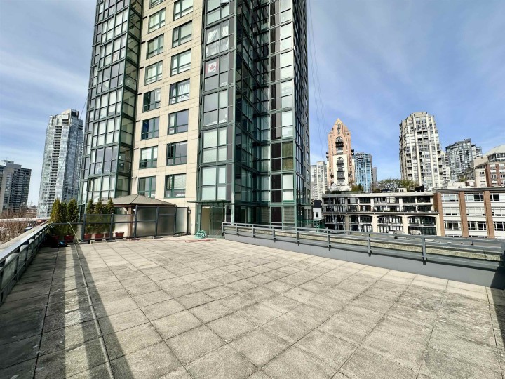 Photo 7 at 706 - 289 Drake Street, Yaletown, Vancouver West
