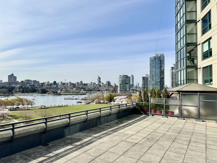 Photo 3 at 706 - 289 Drake Street, Yaletown, Vancouver West