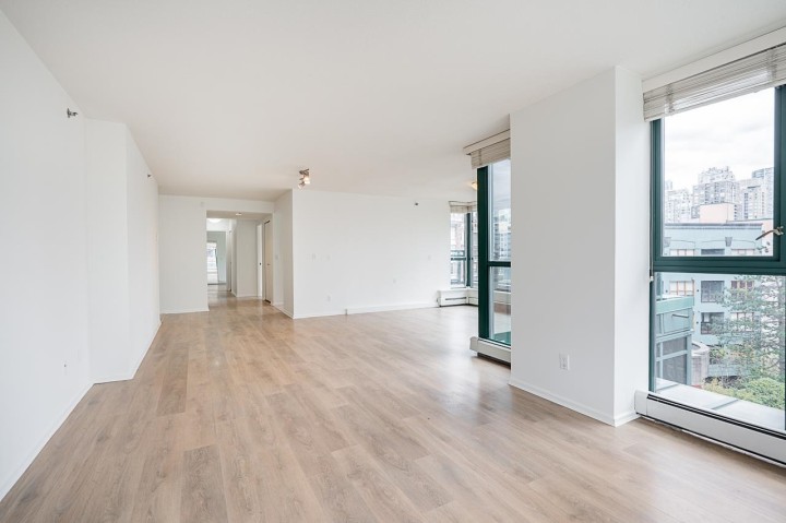 Photo 15 at 706 - 289 Drake Street, Yaletown, Vancouver West