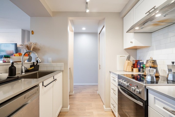 Photo 11 at 2 - 973 W 7th Avenue, Fairview VW, Vancouver West