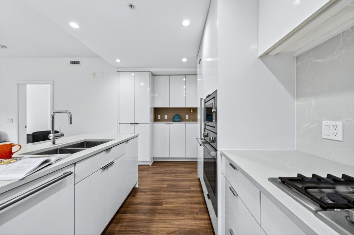 Photo 6 at 205 - 7928 Yukon Street, Marpole, Vancouver West