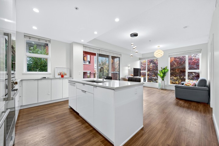 Photo 3 at 205 - 7928 Yukon Street, Marpole, Vancouver West