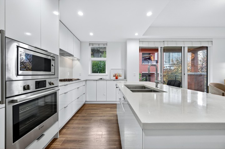 Photo 5 at 205 - 7928 Yukon Street, Marpole, Vancouver West