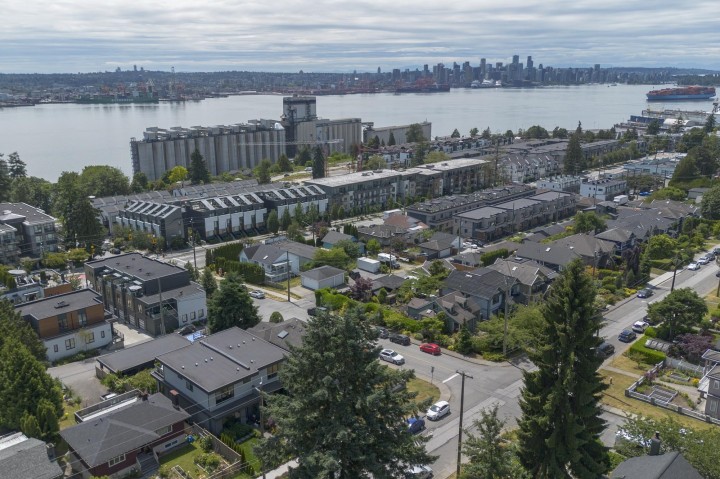 Photo 3 at 658 E 3rd Street, Lower Lonsdale, North Vancouver