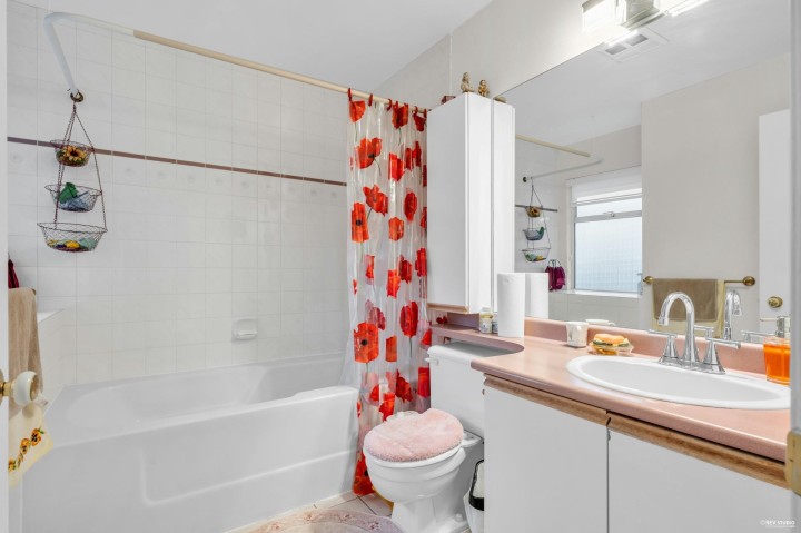 Photo 10 at 8 - 815 Tobruck Avenue, Mosquito Creek, North Vancouver