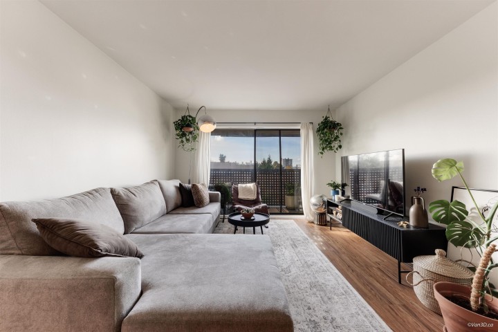 Photo 2 at 408 - 2215 Dundas Street, Hastings, Vancouver East