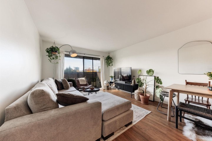 Photo 1 at 408 - 2215 Dundas Street, Hastings, Vancouver East