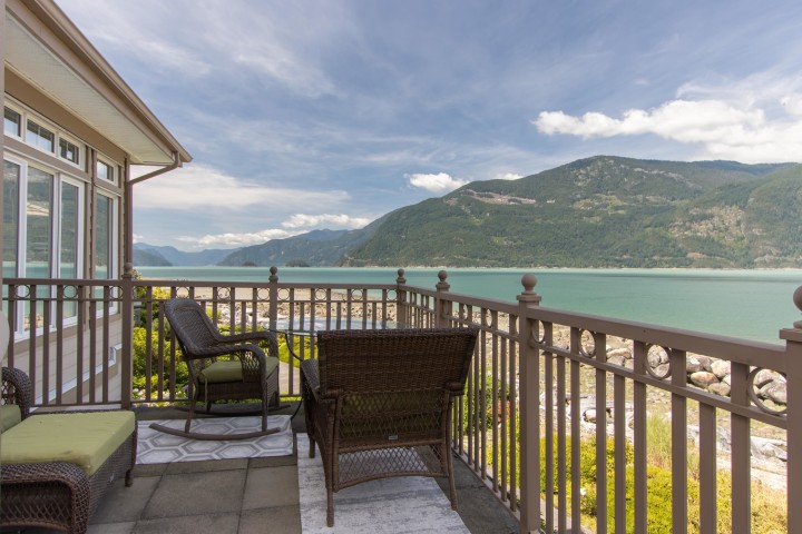 Photo 2 at 7 Beach Drive, Furry Creek, West Vancouver