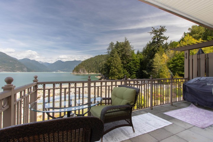 Photo 3 at 7 Beach Drive, Furry Creek, West Vancouver