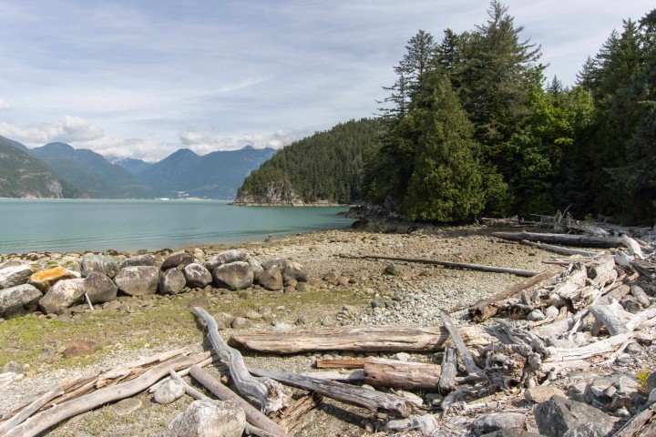 Photo 4 at 7 Beach Drive, Furry Creek, West Vancouver