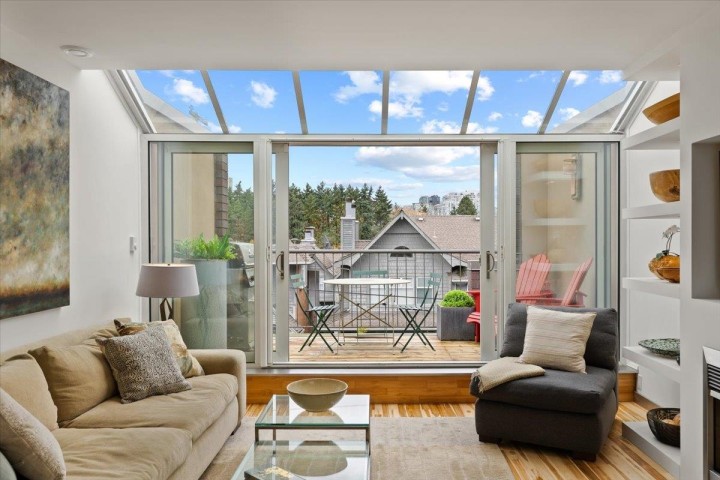 Photo 3 at 834 W 7th Avenue, Fairview VW, Vancouver West