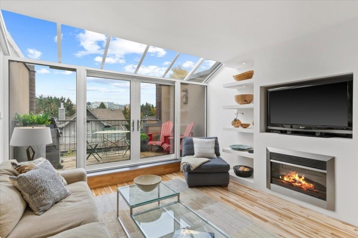 Photo 1 at 834 W 7th Avenue, Fairview VW, Vancouver West