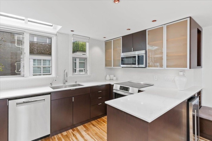 Photo 10 at 834 W 7th Avenue, Fairview VW, Vancouver West