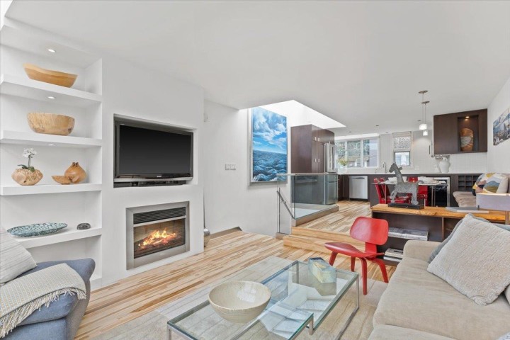 Photo 4 at 834 W 7th Avenue, Fairview VW, Vancouver West