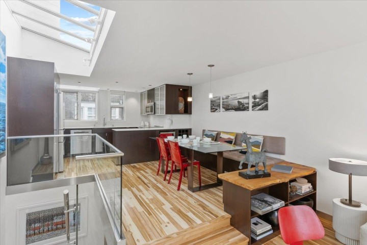 Photo 8 at 834 W 7th Avenue, Fairview VW, Vancouver West