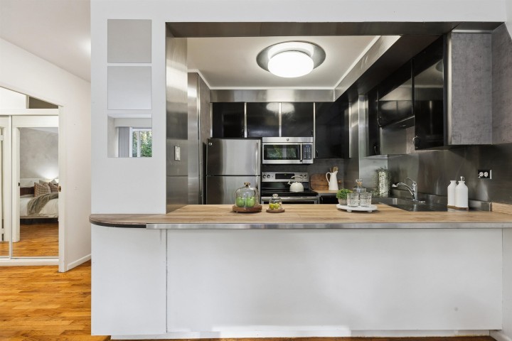 Photo 9 at 315 - 1445 Marpole Avenue, Fairview VW, Vancouver West