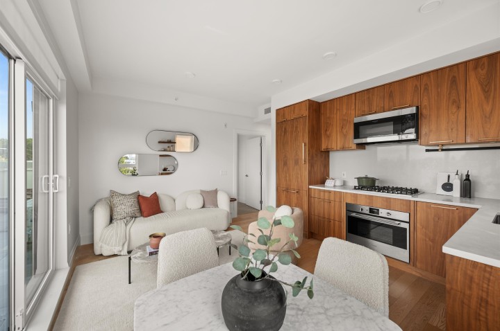 Photo 2 at 406 - 2550 Garden Drive, Grandview Woodland, Vancouver East