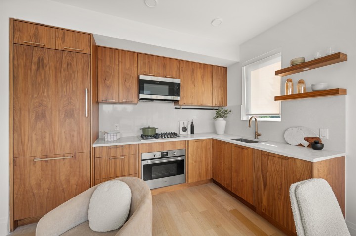 Photo 6 at 406 - 2550 Garden Drive, Grandview Woodland, Vancouver East