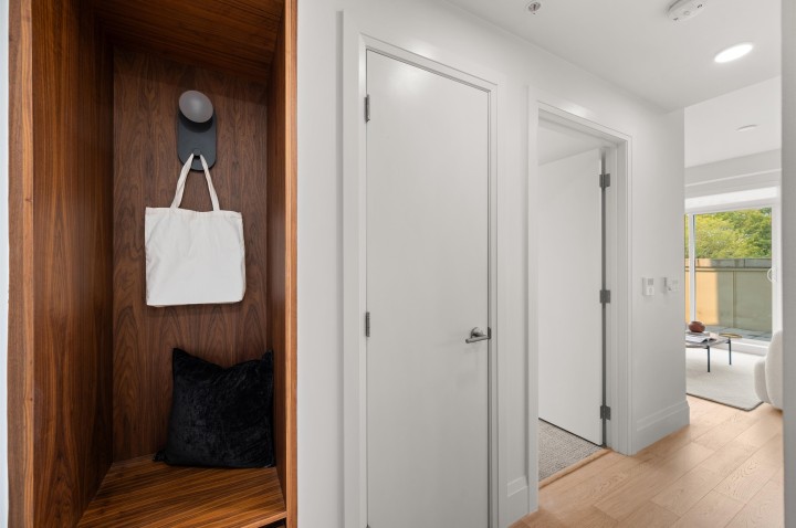 Photo 7 at 406 - 2550 Garden Drive, Grandview Woodland, Vancouver East