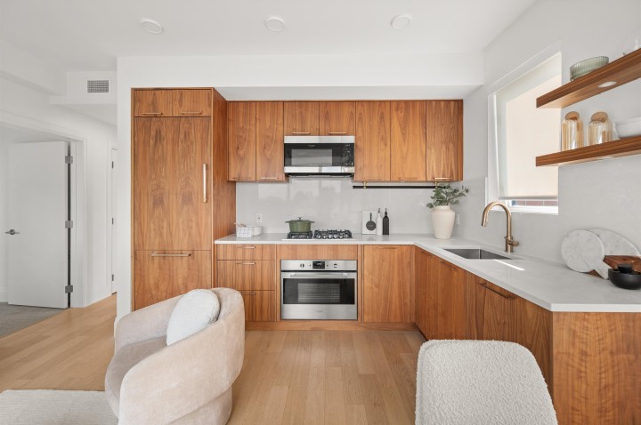 Photo 5 at 406 - 2550 Garden Drive, Grandview Woodland, Vancouver East