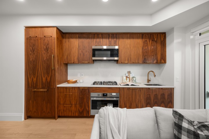 Photo 4 at 111 - 2550 Garden Drive, Grandview Woodland, Vancouver East