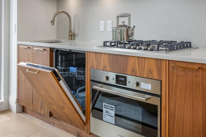 Photo 7 at 410 - 2550 Garden Drive, Grandview Woodland, Vancouver East