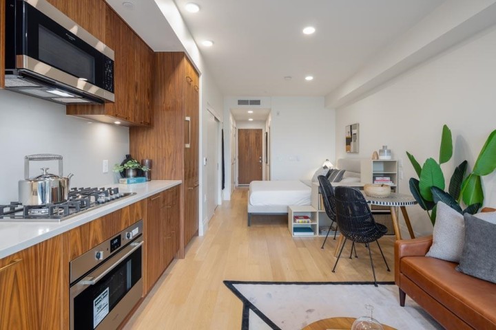 Photo 4 at 410 - 2550 Garden Drive, Grandview Woodland, Vancouver East