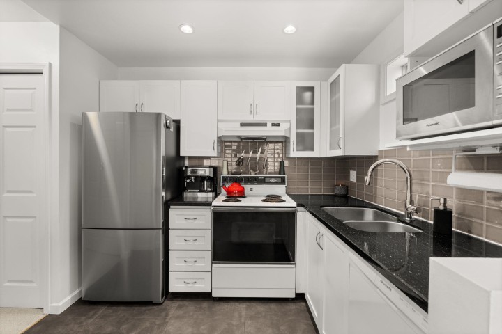 Photo 6 at 202 - 1537 Charles Street, Grandview Woodland, Vancouver East