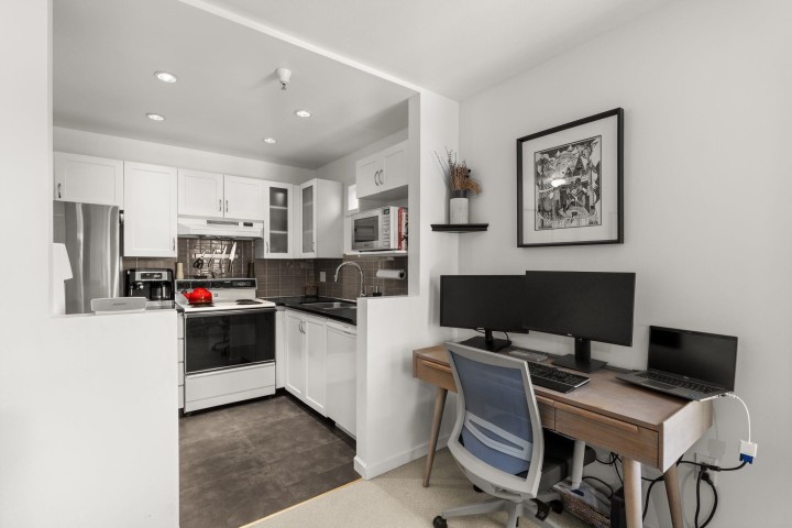 Photo 5 at 202 - 1537 Charles Street, Grandview Woodland, Vancouver East