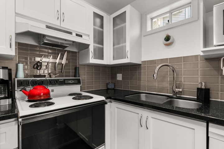 Photo 8 at 202 - 1537 Charles Street, Grandview Woodland, Vancouver East