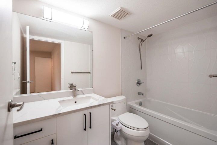 Photo 12 at 203 - 1615 Frances Street, Hastings, Vancouver East