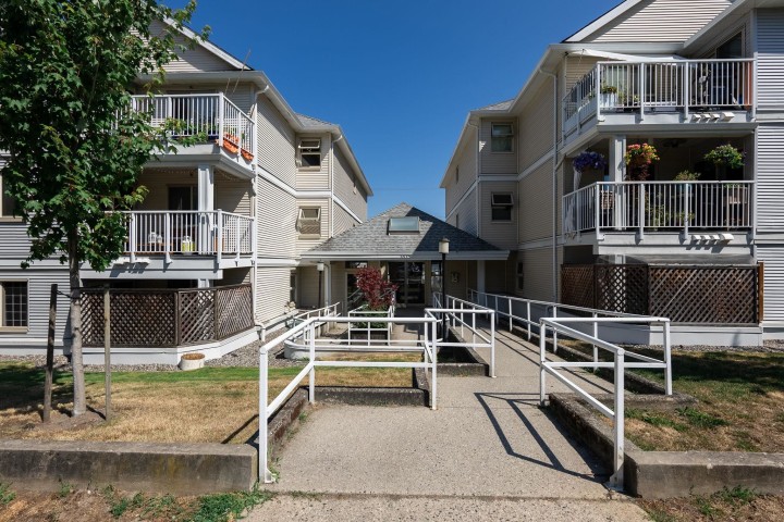 Photo 1 at 203 - 1615 Frances Street, Hastings, Vancouver East